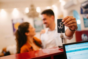 NEW GENERATION HOSTEL FLORENCE CENTER EXCELLENT LOCATION THE RIGHT ALTERNATIVE TO LUXURY HOTELS a few steps from the Ponte Vecchio surrounded by restaurants and clubs and offers opportunities for shop